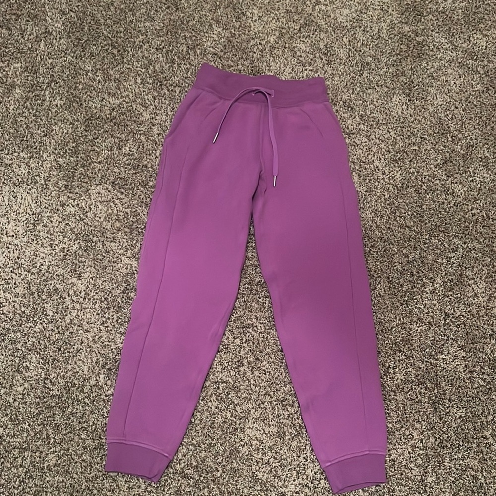 Lululemon perfect condition moonlight magenta scuba joggers size 0